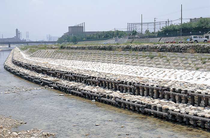 河道用水泥仿木挡墙-仿木挡土墙