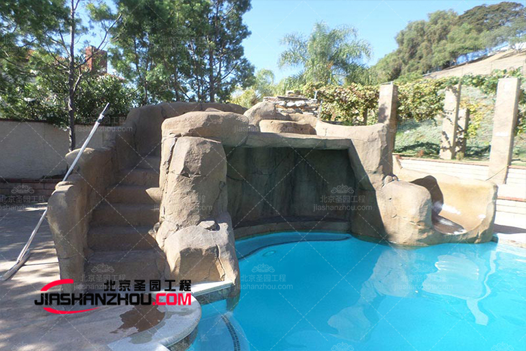 北京厂家设计装修后的室外tcp塑石假山环境是怎样的
