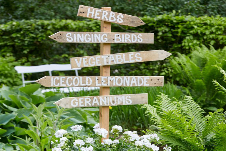 如何用剩余的油漆和木条DIY制作植物花园的路标