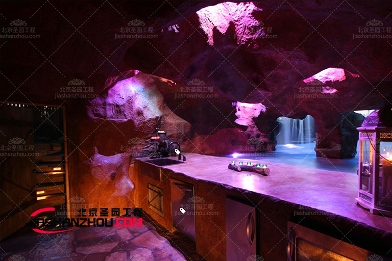 仿真洞穴餐厅为用餐娱乐活动打造优雅外观