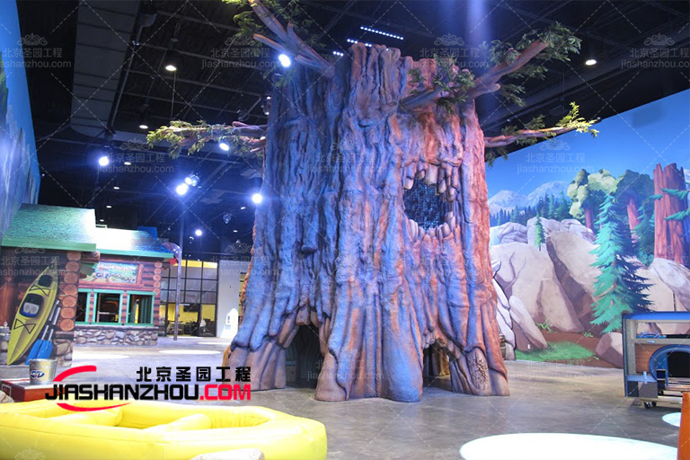 霍比特小屋里会有蓝灵吗 仿真树制作的卡通树屋