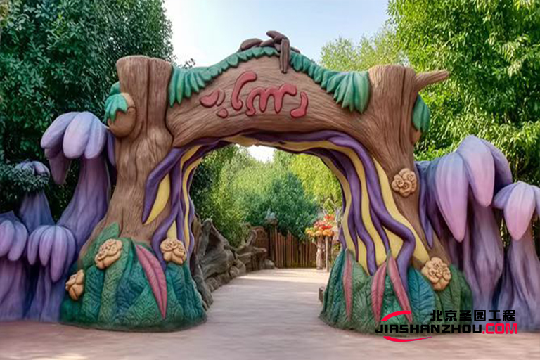 广西梦幻仿真树大门的美景 建筑艺术与自然美的完美结合