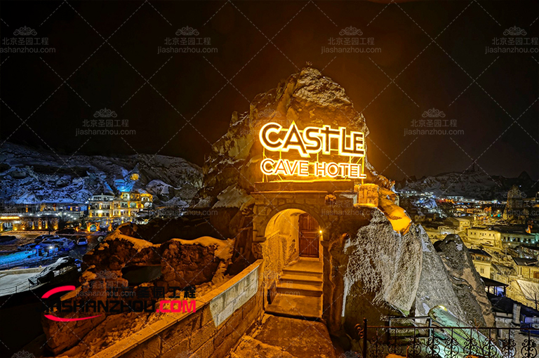 山东现代f 格与自然元素巧妙相结合的仿真假山石屋旅馆