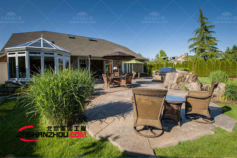 四川雅江仿真假山游泳池 含流水瀑布及驳岸等石材工程定制