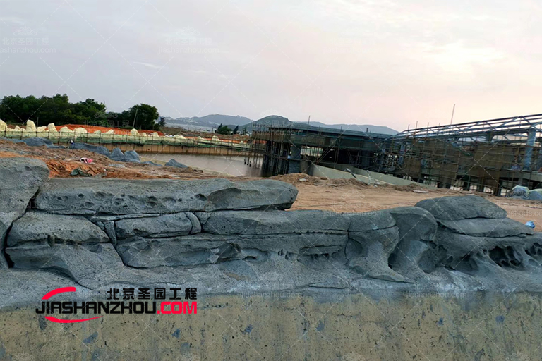 仿真假山.jpg 仿真假山.jpg