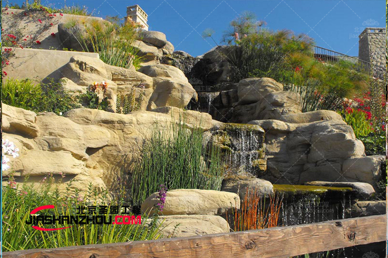 仿真假山.jpg 仿真假山.jpg